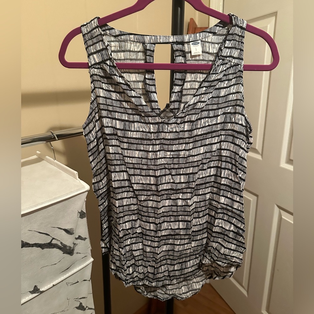 Old Navy Size Large Tank Top Tee